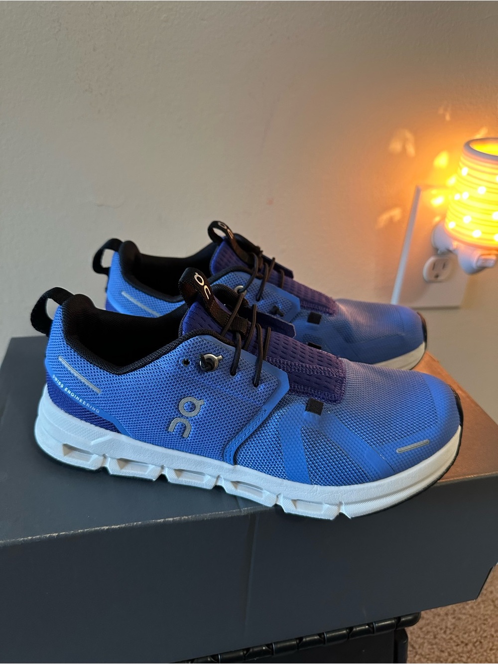 On Cloud Sky, Women’s Blue Lightweight Mesh Sneakers. Size 6.5/Young 5